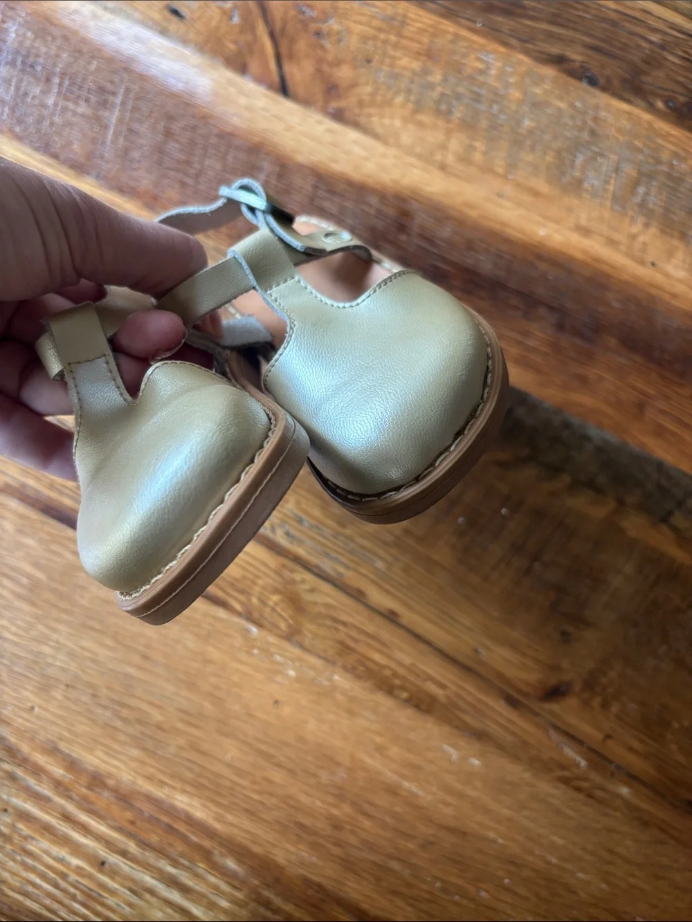 Freshly Picked Kids Metallic Gold Leather T-Strap Sandals size 5